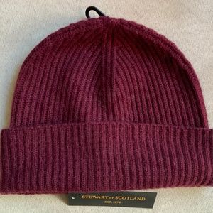 Stewart of Scotland Ribbed 100 % Cashmere Knit Hat Beanie in Burgundy NWT